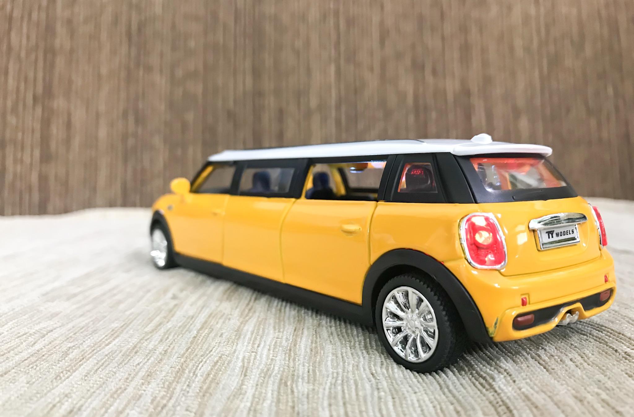 Xe mô hình Limousine 1:32