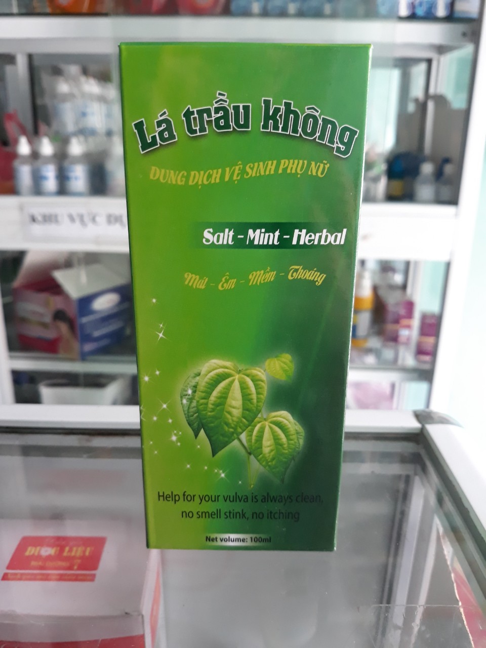 Dung dịch vệ sinh phụ nữ LÁ TRẦU KHÔNG 100ml