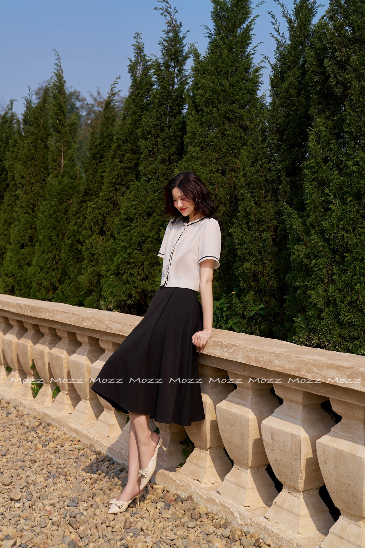 Áo trắng ren đen Mozz