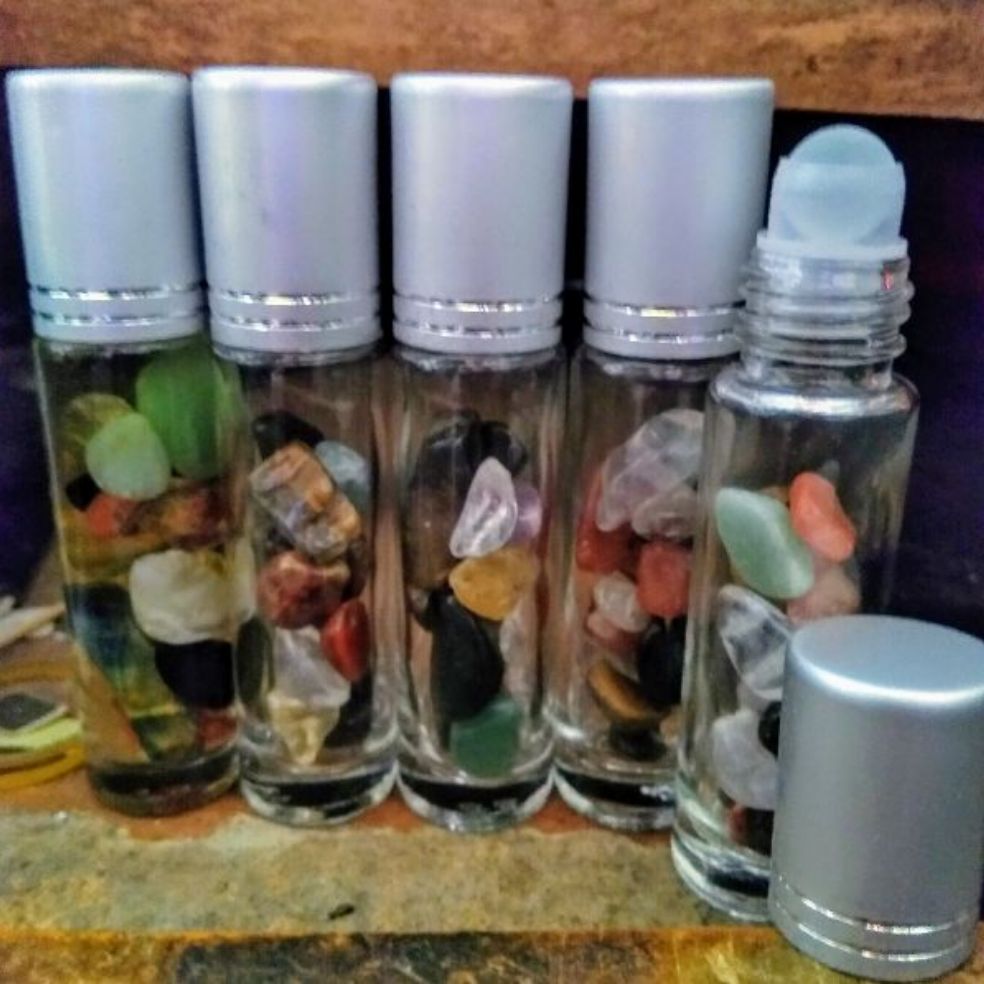 Chai Thủy tinh 10ml có đá quí Dạng Bi lăn, chiết tinh dầu đựng nước hoa chất lỏng đá ngũ sắc mai mắn hợp phong thủy