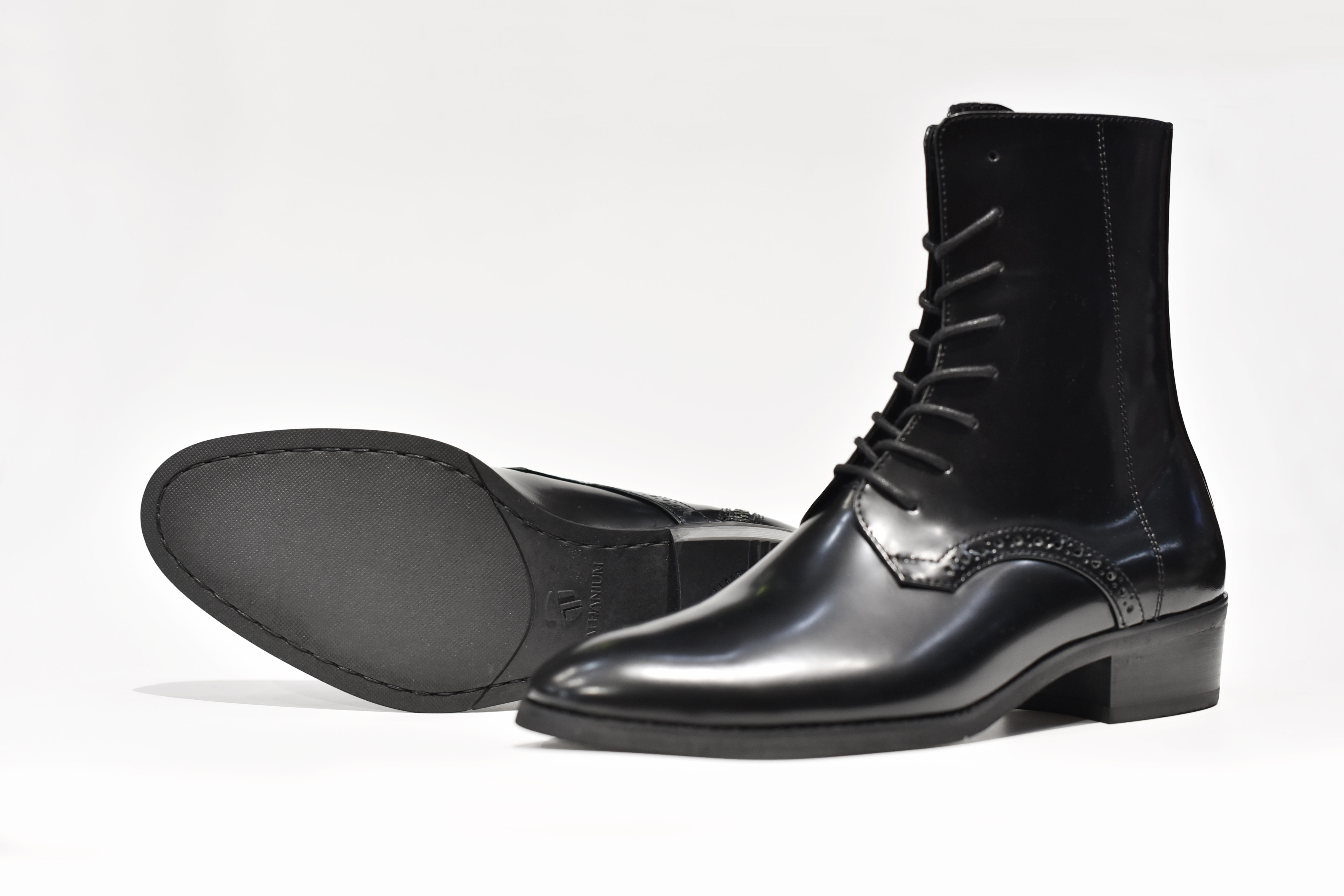 [TATHANIUM Footwear] Giày zip boot cột dây màu đen da bò patent