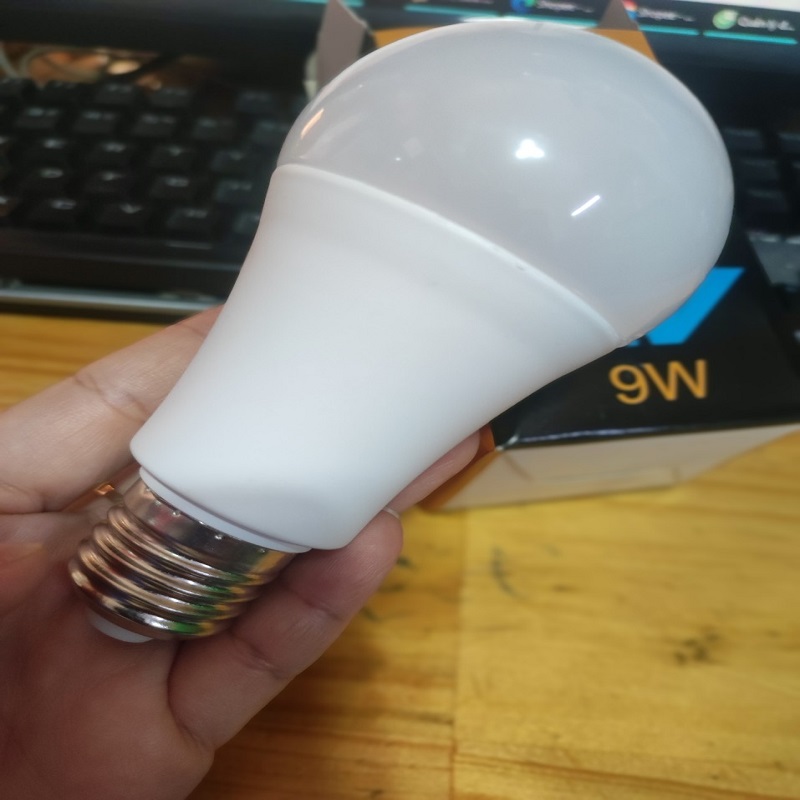 It's bulb. 9W LED bulb E27 bulb holder, super white saving power. Th1022