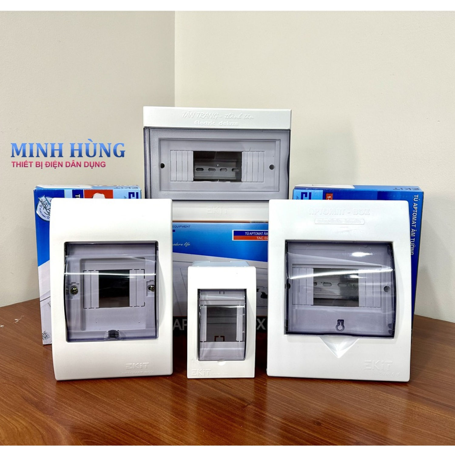 Tủ điện âm tường EKIT chứa aptomat cài