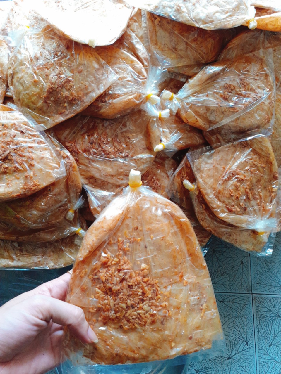Bánh tráng trộn muối tỏi - combo 5 bịch