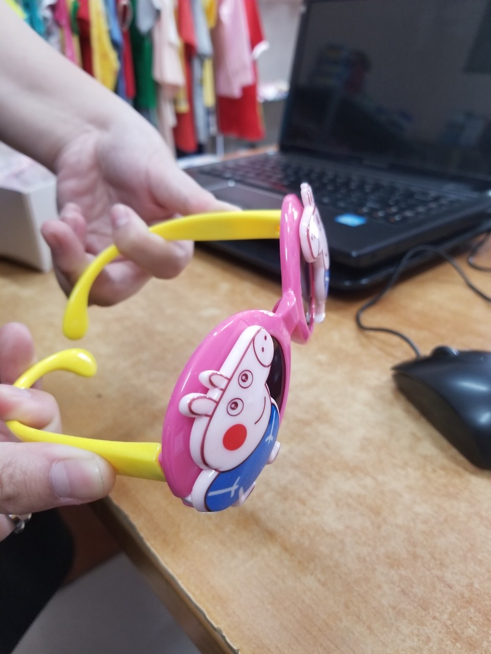 Kính mắt Peppa thời trang cho bé trai và bé gái - Mắt Kính Heo Peppa Cho Bé Nhiều Màu - Mắt kính đi nắng cho bé