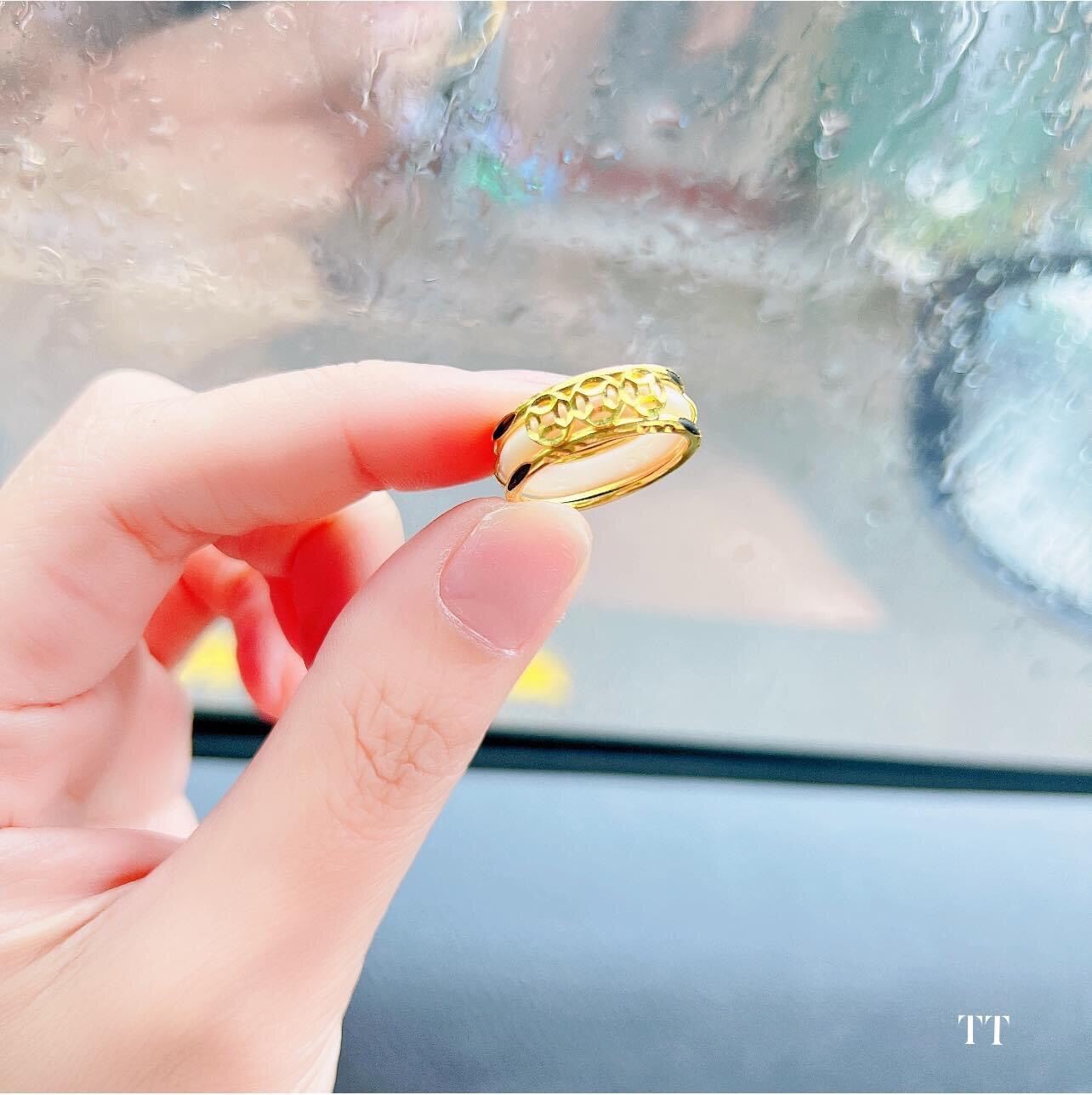 Sale nhẫn lông v.oi bọc vàng bọc ng.à v.oi tự nhiên( chất liệu vàng tây 10k đủ tuổi đủ lượng)( bill - hoá đơn phiếu bảo hành đầy đủ)( bản size nữ)