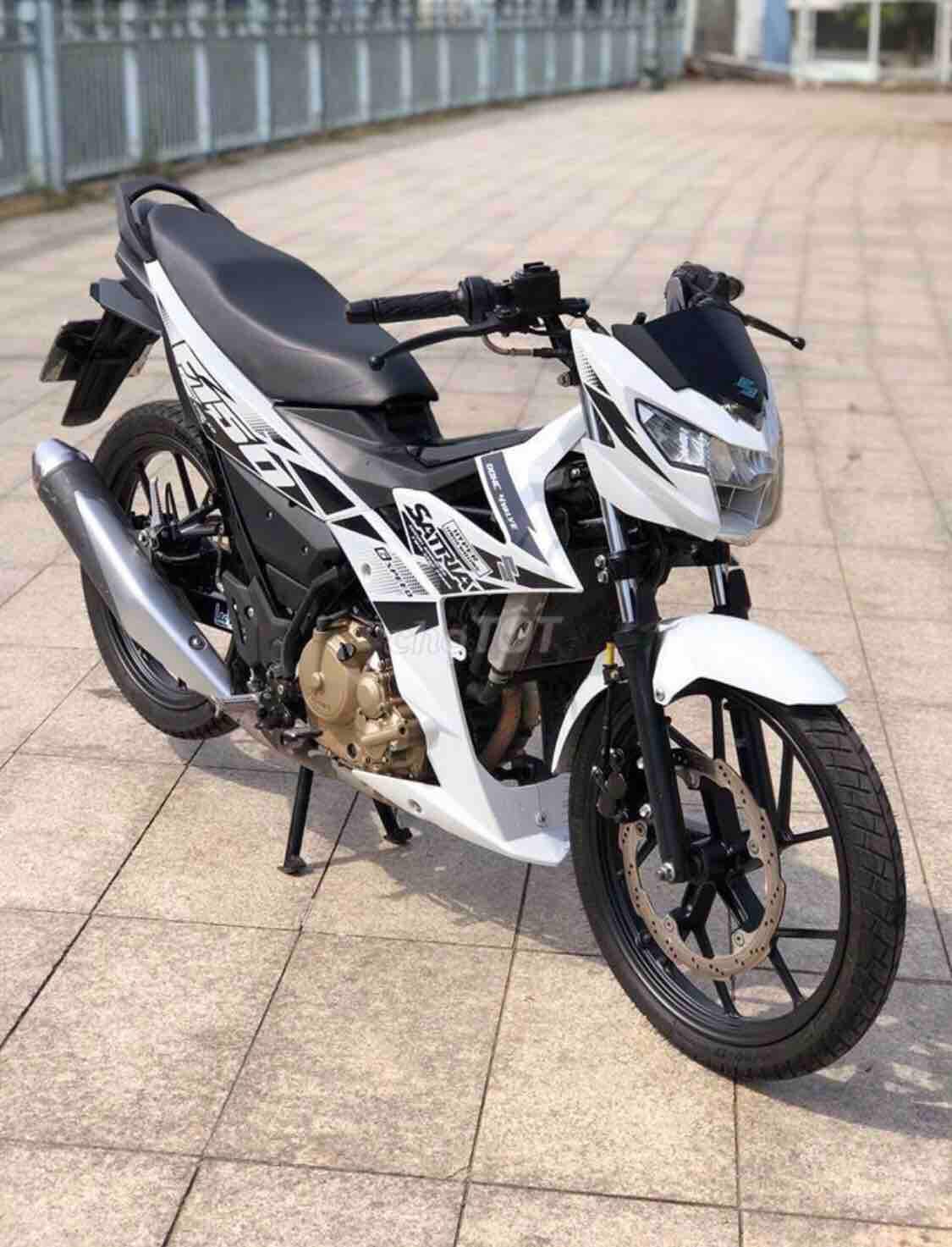 Tem rời Satria Fi 150 trắng đen