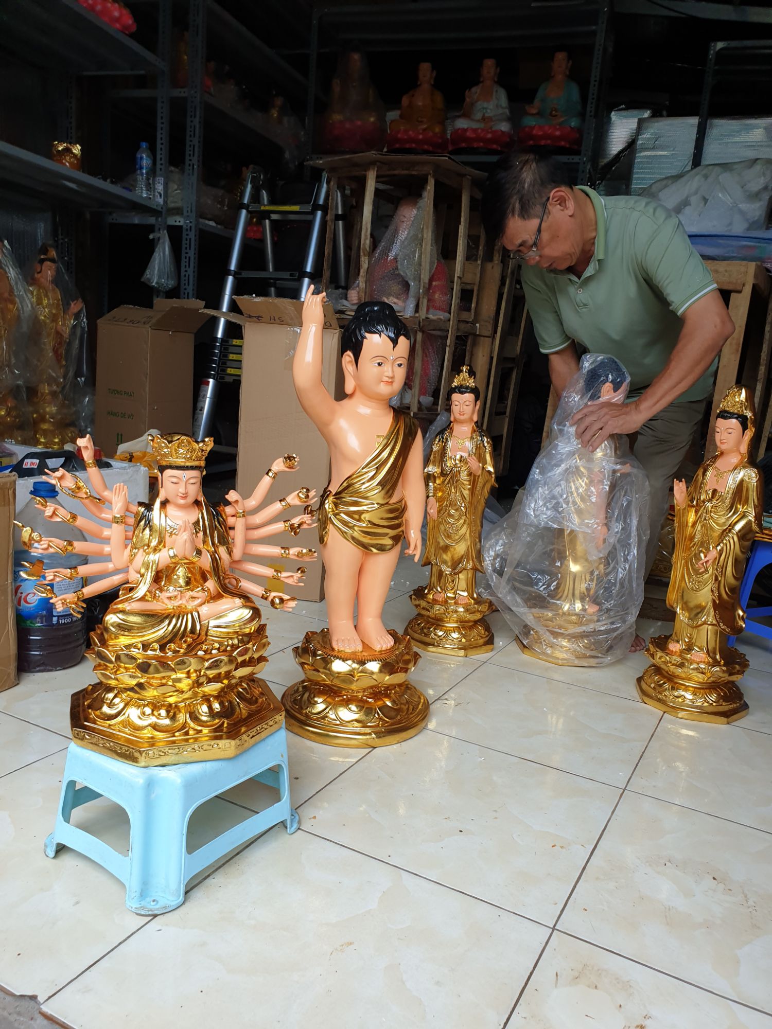 Tượng Phật mẫu Chuẩn Đề 40cm dát vàng