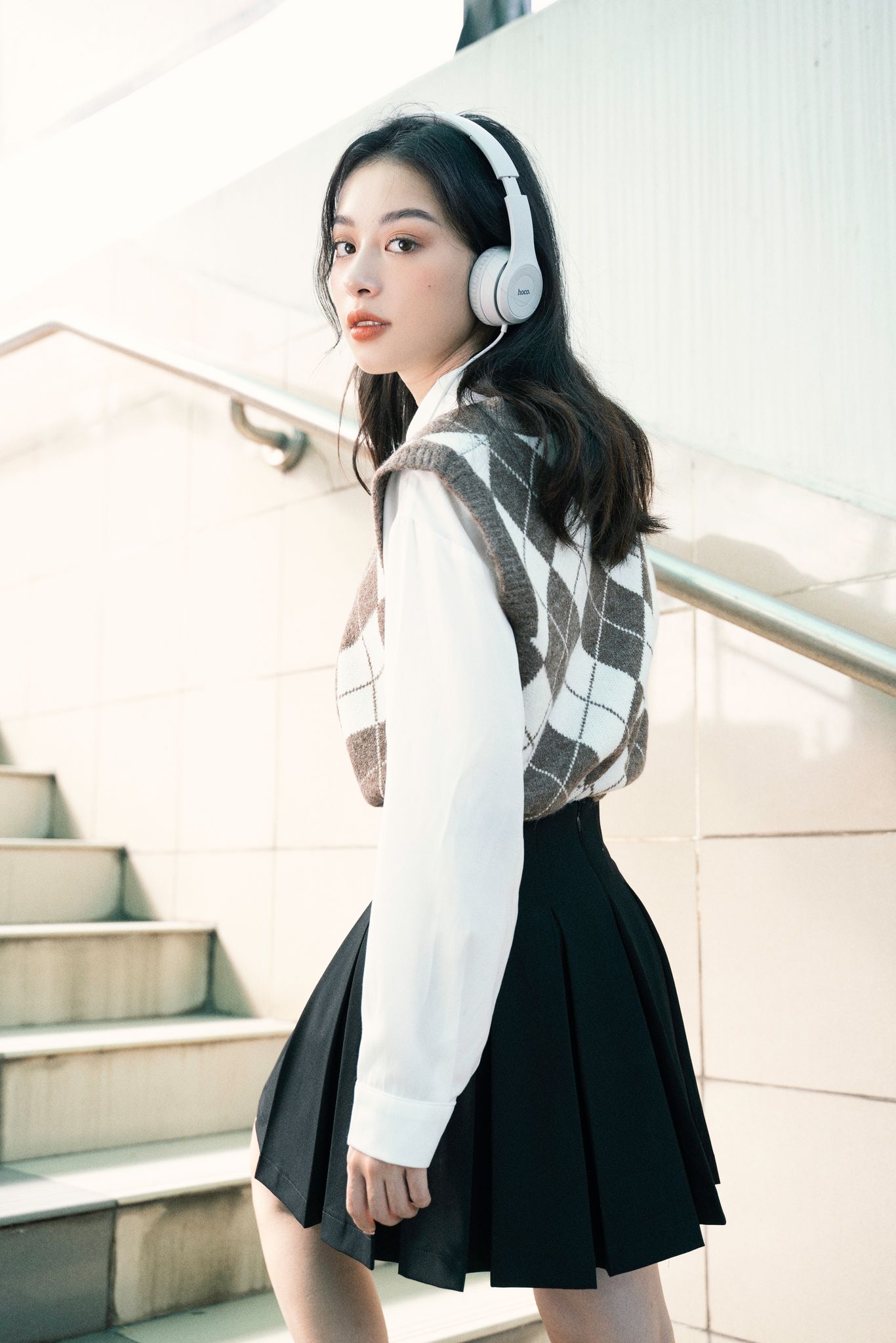 Chân Váy Ngắn Xếp Ly - Đen Madelen