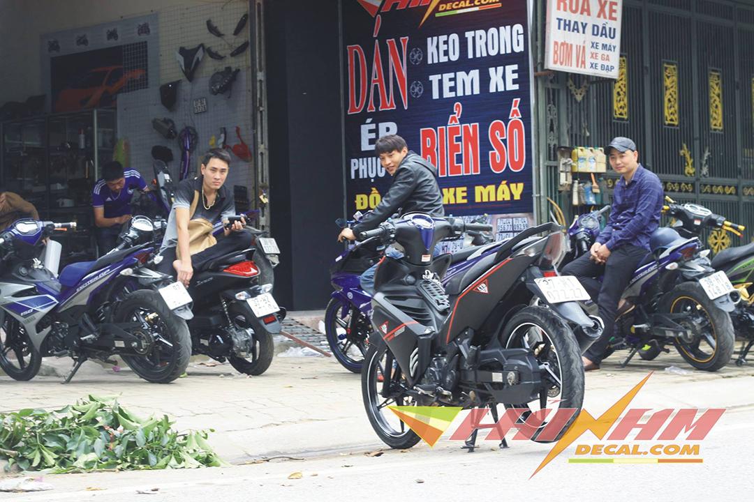 Tem Trùm Exciter 135 Đen Nhám Chỉ Đỏ
