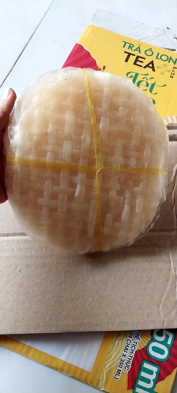 1 xấp bánh tráng dùng chiên chả nem cuôn giòn rụm