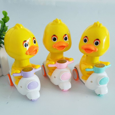 Vịt đi xe Vespa siêu đáng yêu cho bé