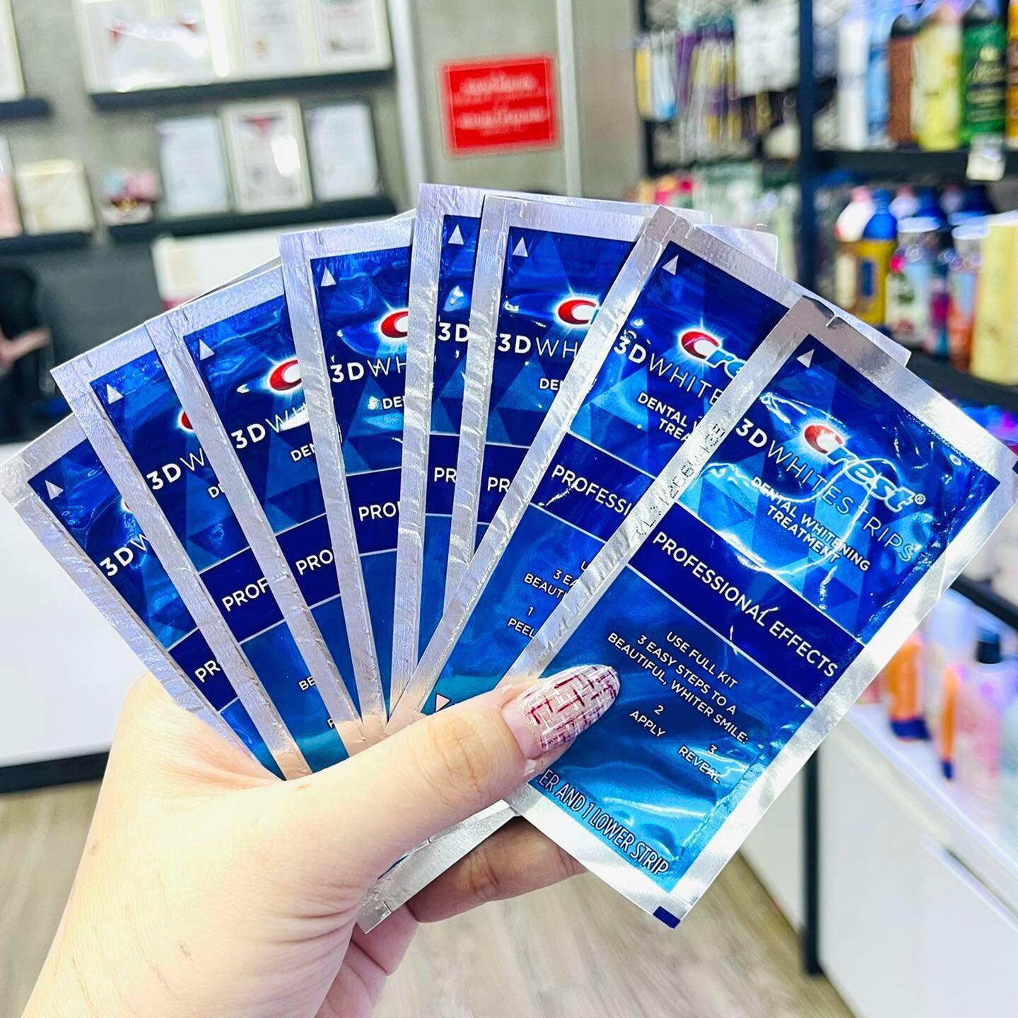 Miếng dán trắng răng Crest 3D Whitestrips BeeSkincare