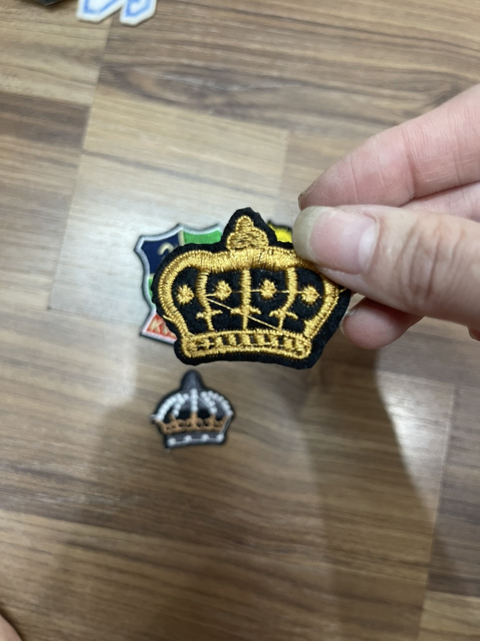 Miếng Sticker Thêu Ủi hình logo thương thiệu cAO Cấp