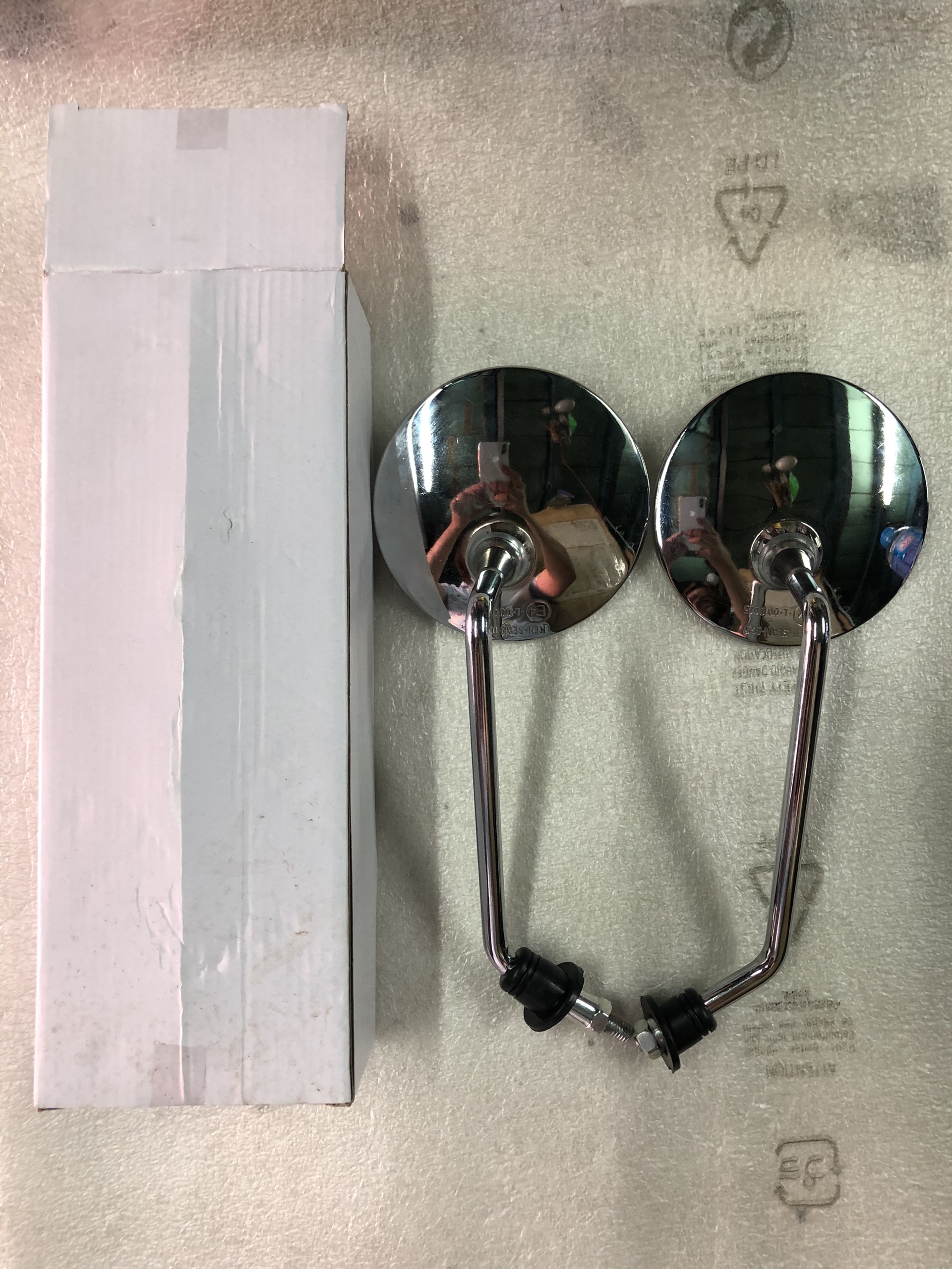 Attila Elizabeth round glasses 1 box 2-way 8mm can be used in a variety of vehicles.