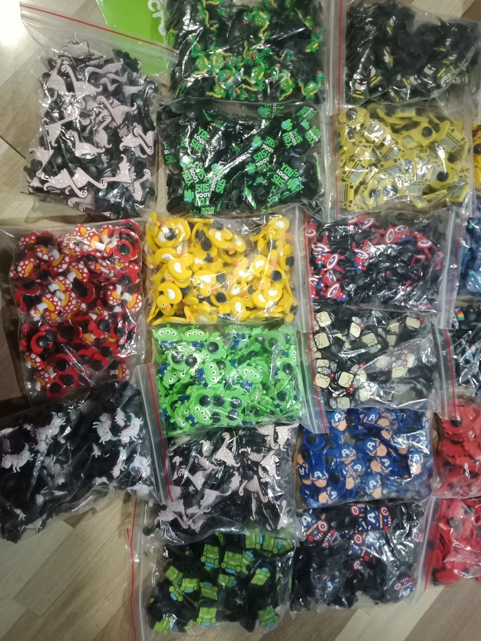 ticker Jibbitz Nút Gắn Dép Crocs, Satihu, Dép Sục (giao ngẫu nhiên)