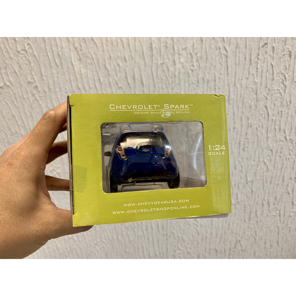 Mô hình xe Chevrolet Spark tỷ lệ 1:24