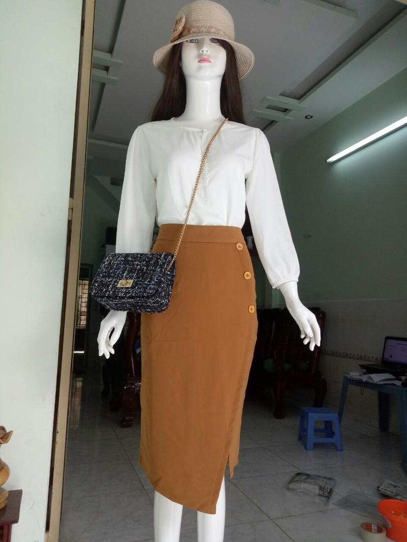 Chân váy bút chỉ phối nút