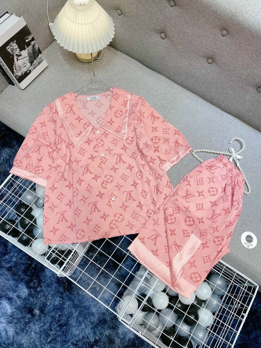 Đồ bộ lụa lửng Mango có cổ *siêu đáng yêu* nhé !! Hình và mẫu chụp là ẢNH THẬT 100%