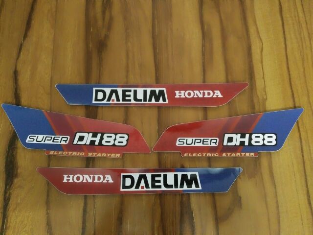 Bộ tem honda DH 88 hàng nhập Thái Lan 3 lớp chất lượng cao dành riêng cho dòng xe này , tem in lụa màu sắc cực đẹp và bền , giá bán cực tốt bán lẻ như bán sỉ