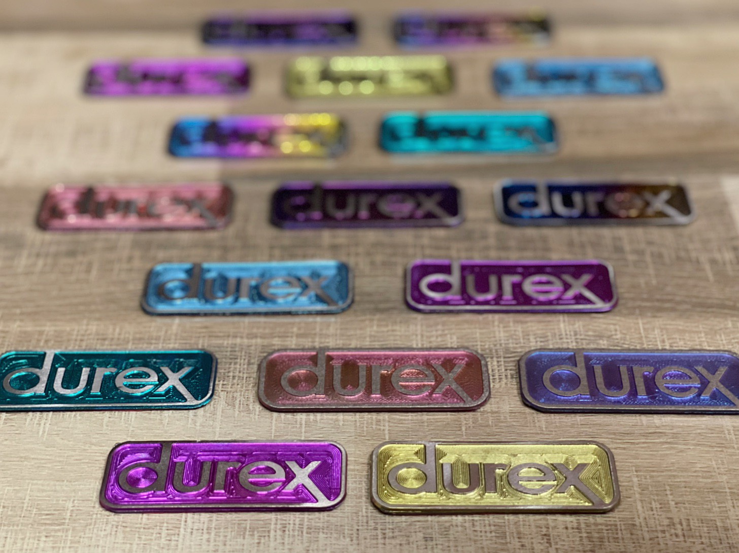 TEM TITAN LOGO DUREX (Màu ngẫu nhiên)