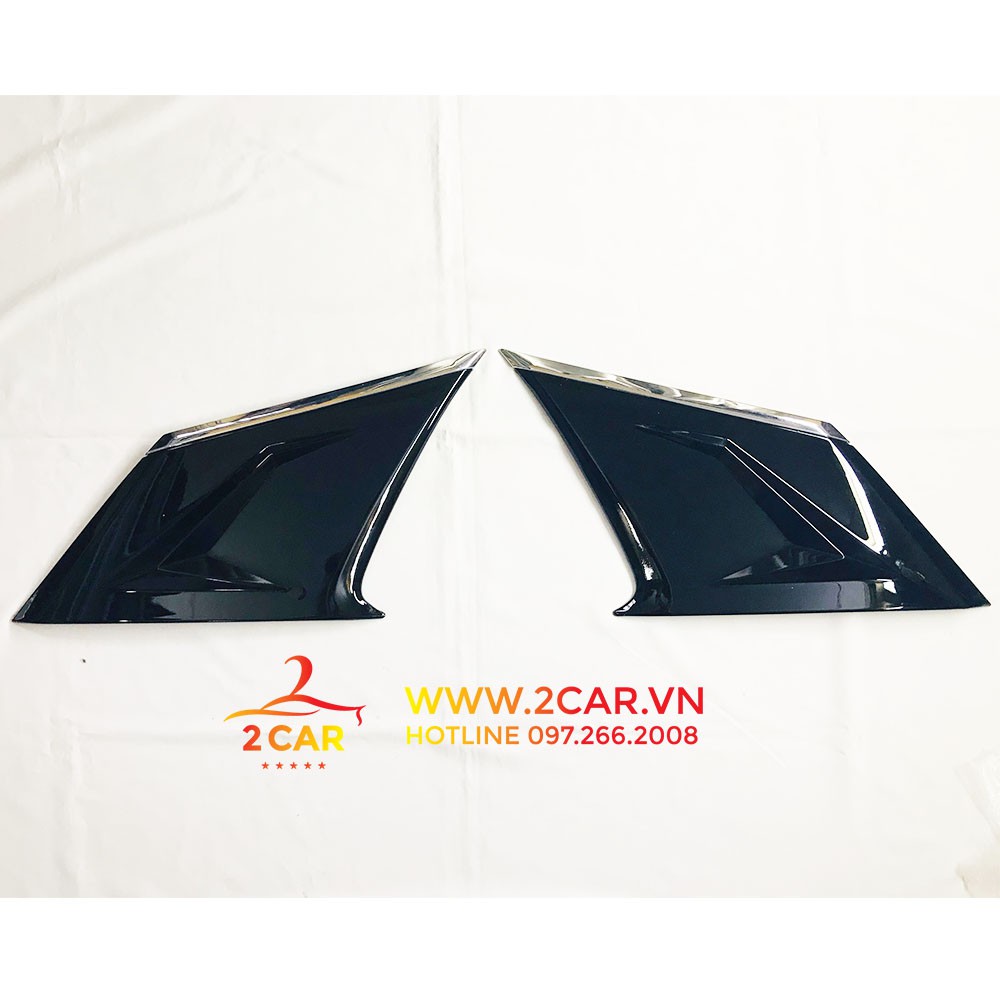 Ốp mang cá sau xe Toyota Corolla Cross, ốp trang trí kính sau xe Toyota Cross 2020-2022