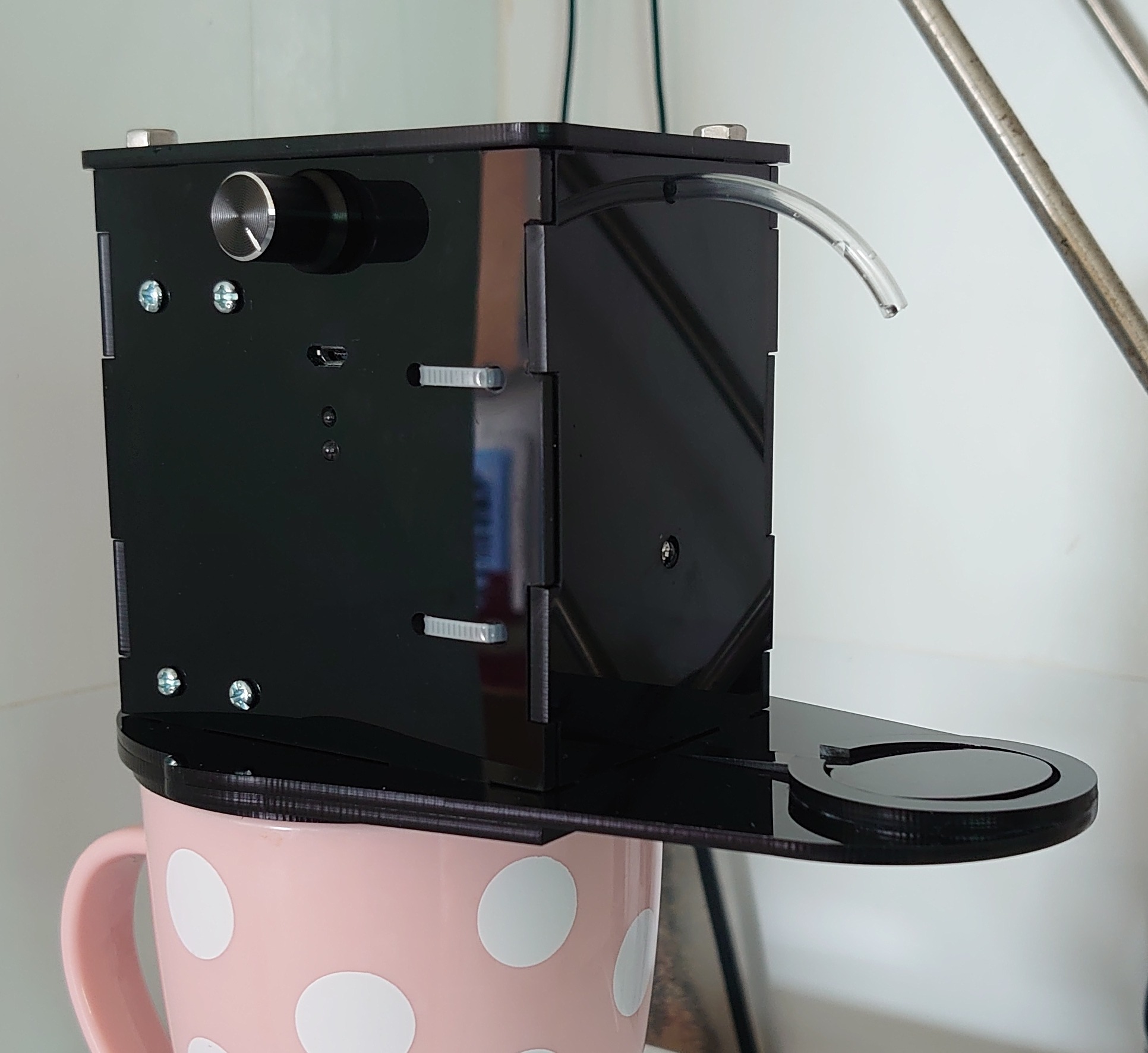 Máy Rót Rượu Tự Động V2. Nhiều Cải Tiến, Sản Phẩm Yêu Thích của Năm nay