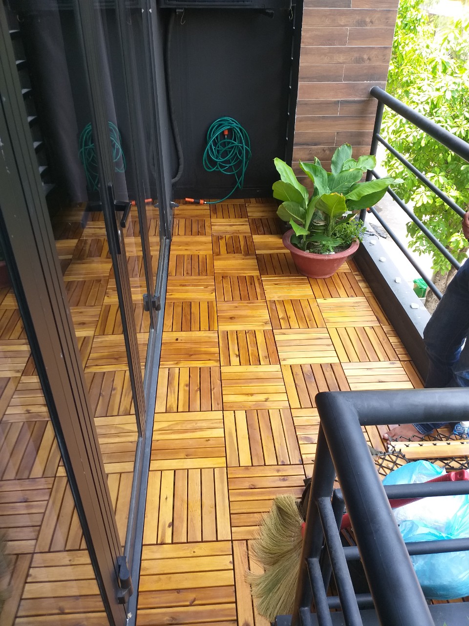 [HCM]Ván sàn gỗ - Mẫu 6 nan ( xử lý chống thấm + lên màu + sơn PU 3 lớp )