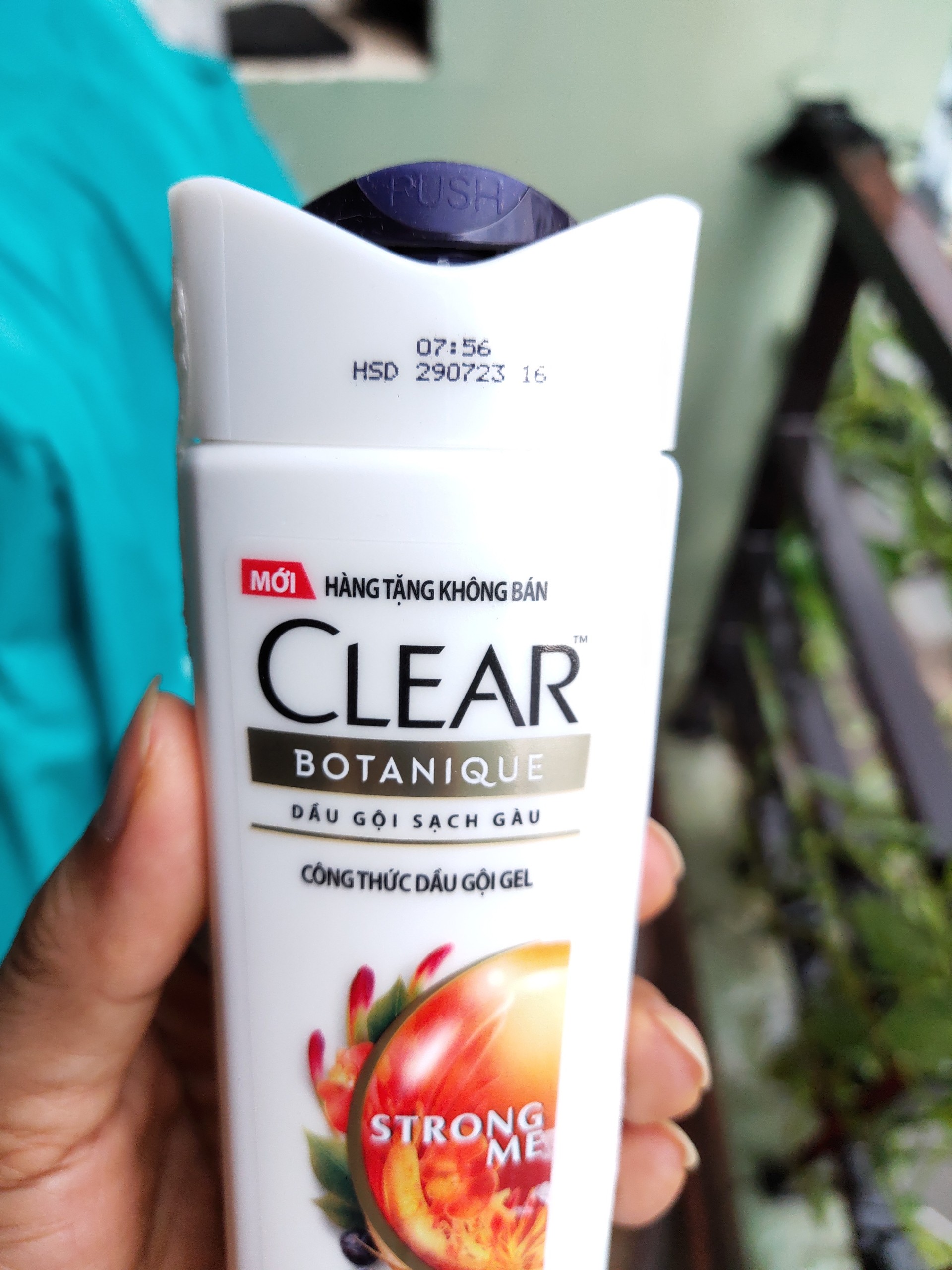 Dầu gội Clear thảo dược 140g (137ml)