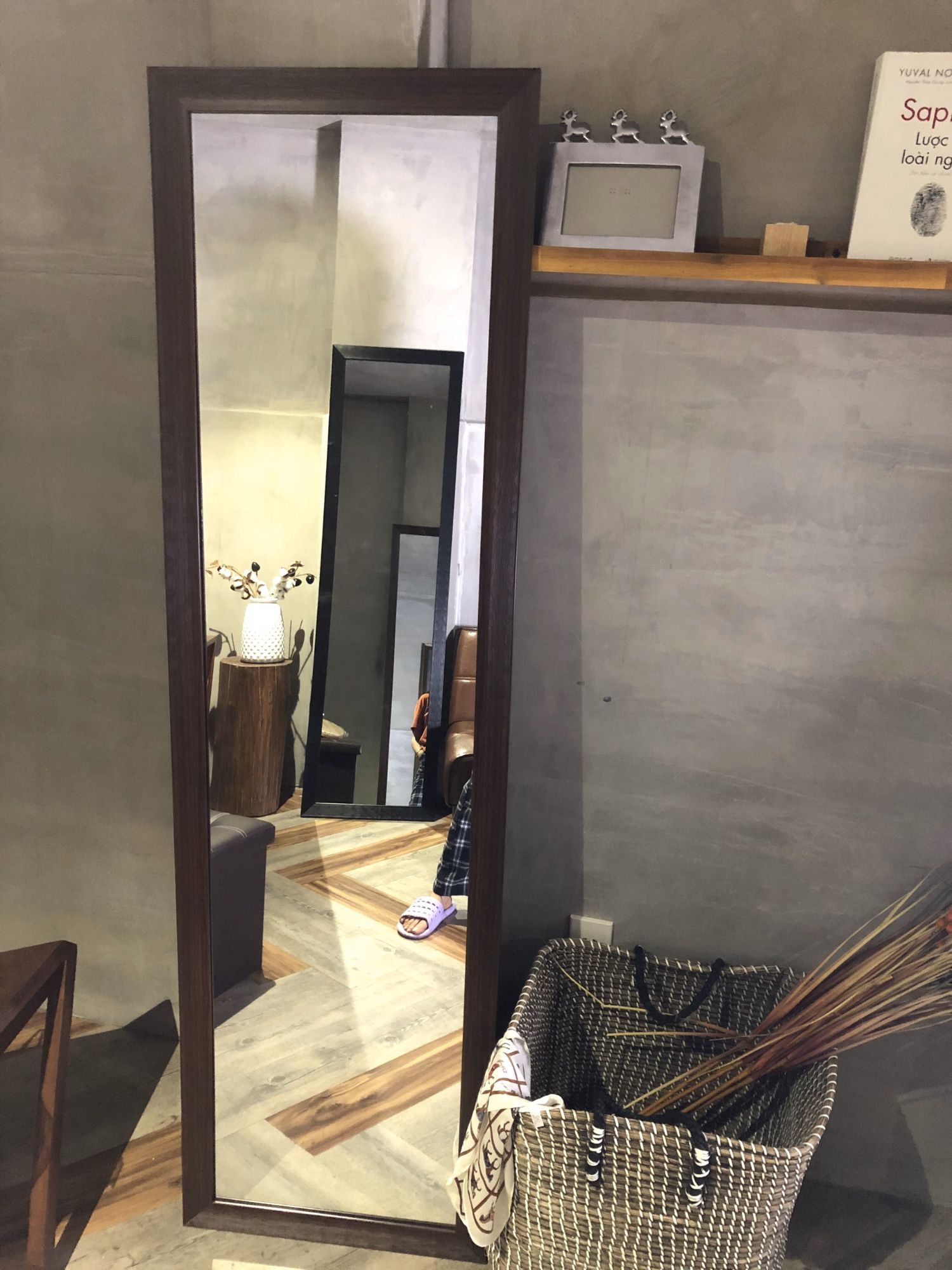 Gương đứng 1m8 khung gỗ