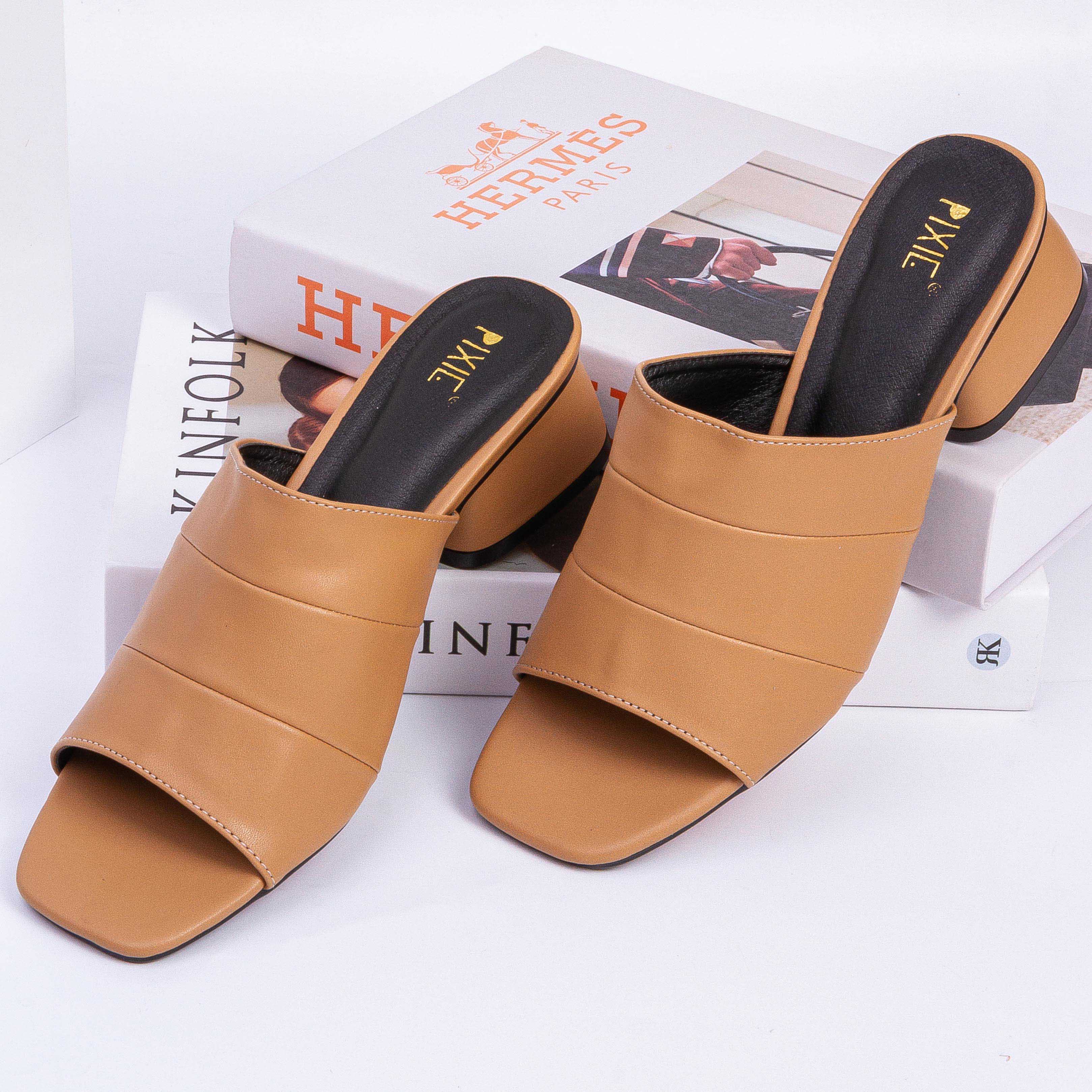 Guốc Cao Gót Nữ 3cm Bản Ngang Pixie X624