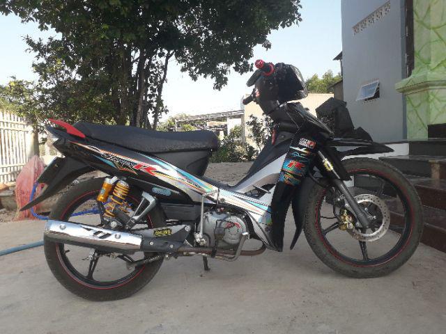 Tem xe SIRIUS CHỮ R XANH NGỌC DÁN XE ĐEN CROM TITAN 7 MÀU