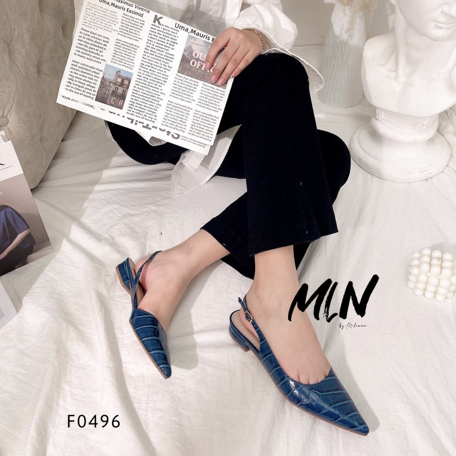 Giày sandal nữ slingback 2p bít mũi nhọn khoét eo da sần f0496