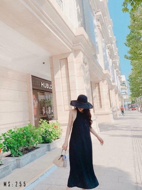 Đầm maxi cổ yếm hở lưng