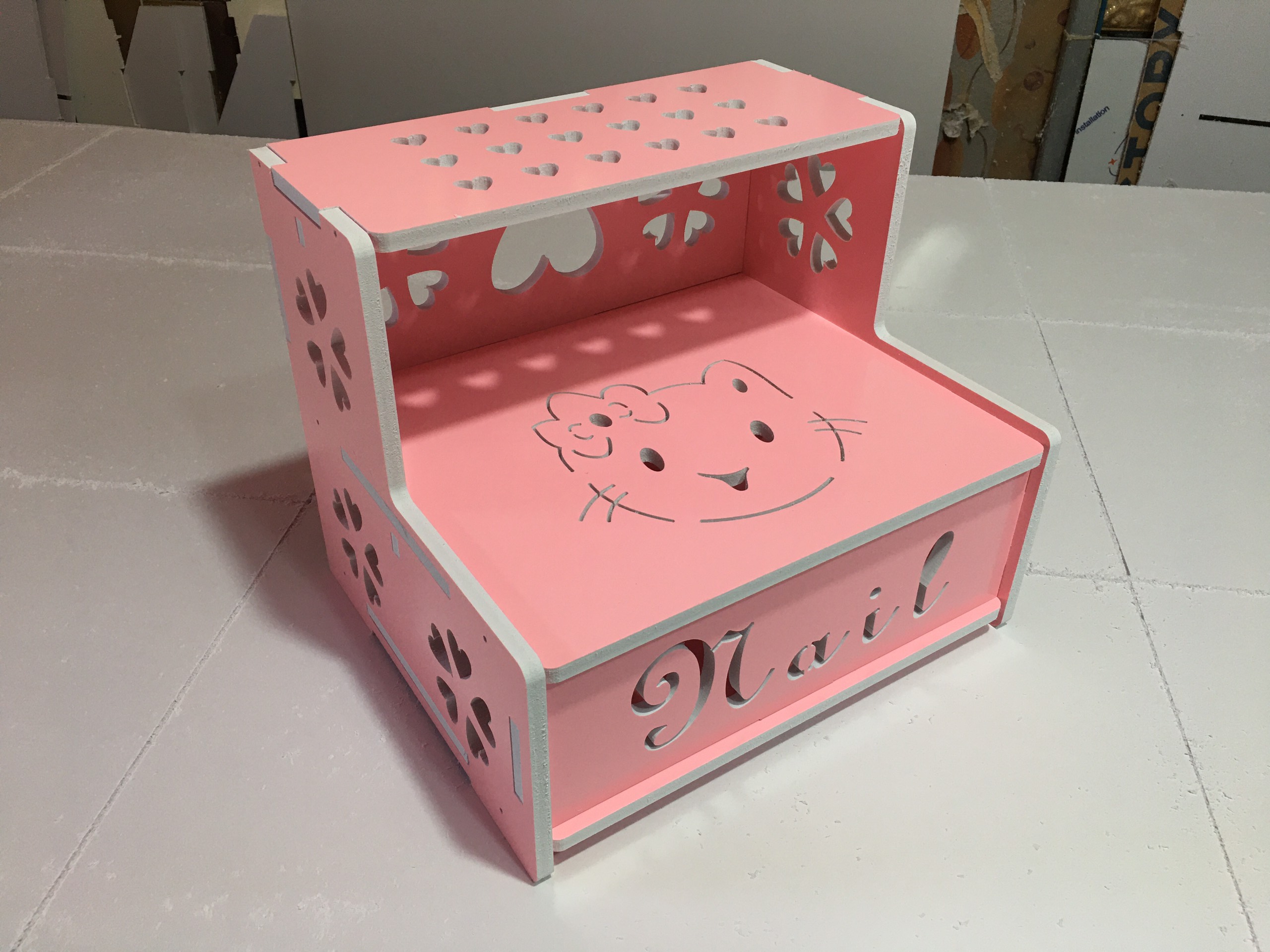 kệ chân nail kitty mặt cười có ngăn
