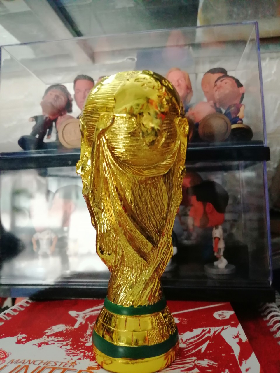 Hình ảnh chiếc cúp vàng World Cup 2022 như thế nào?