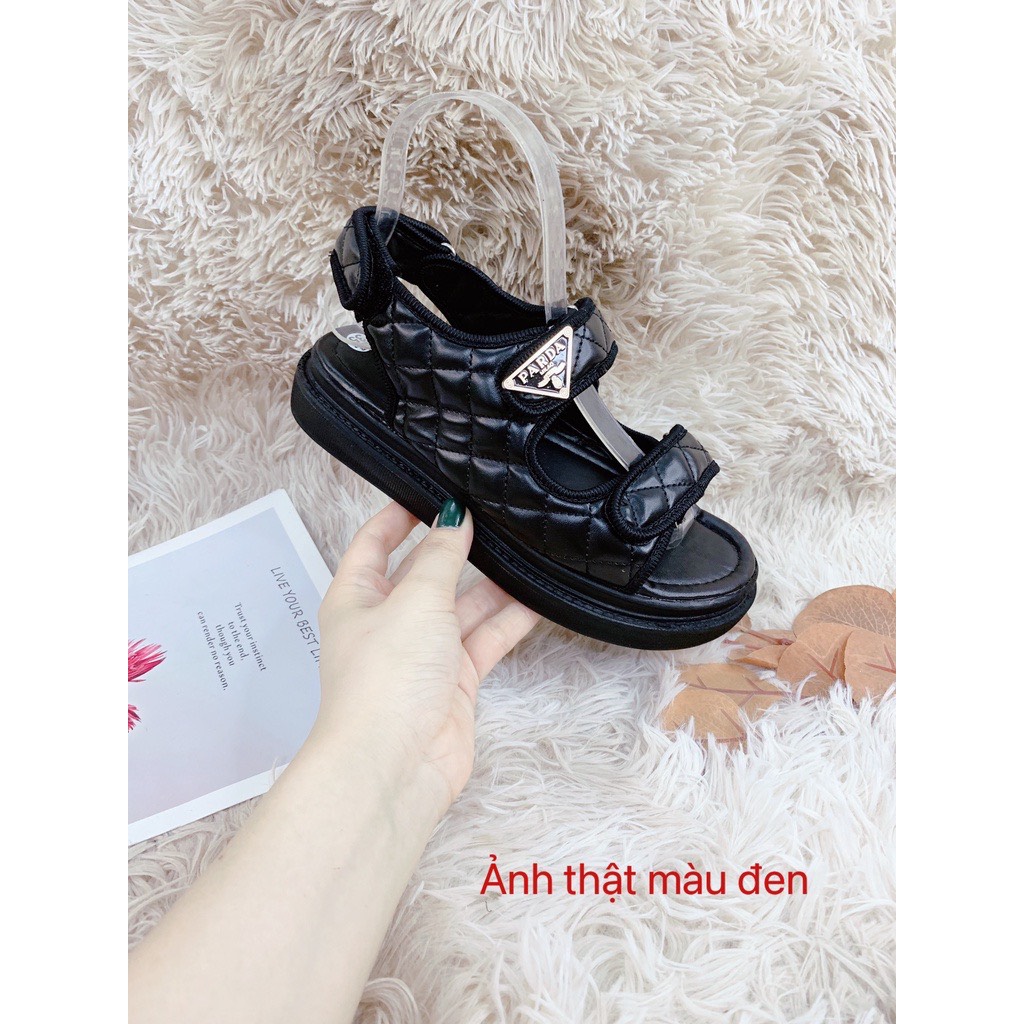 Giày sandal đế cao bông hoa  xinh xắn