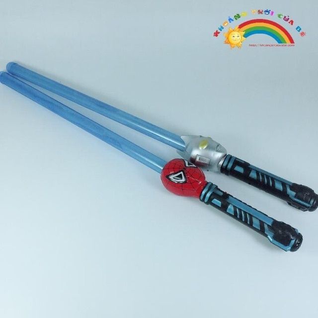 2 cây gậy đồ chơi phát sáng