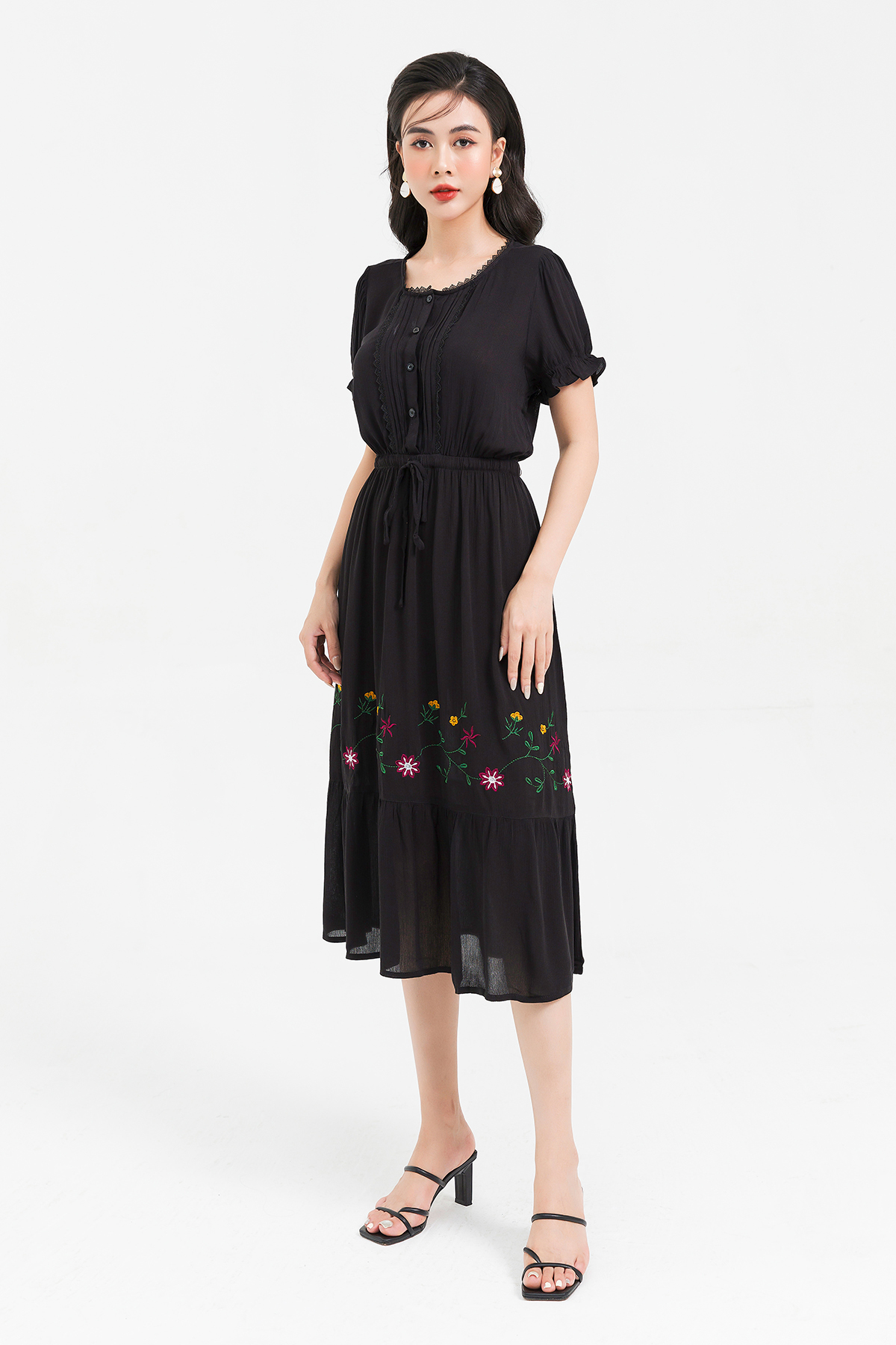 Đầm Maxi Lamer Thêu Gấu Nơ Eo L63M21H042