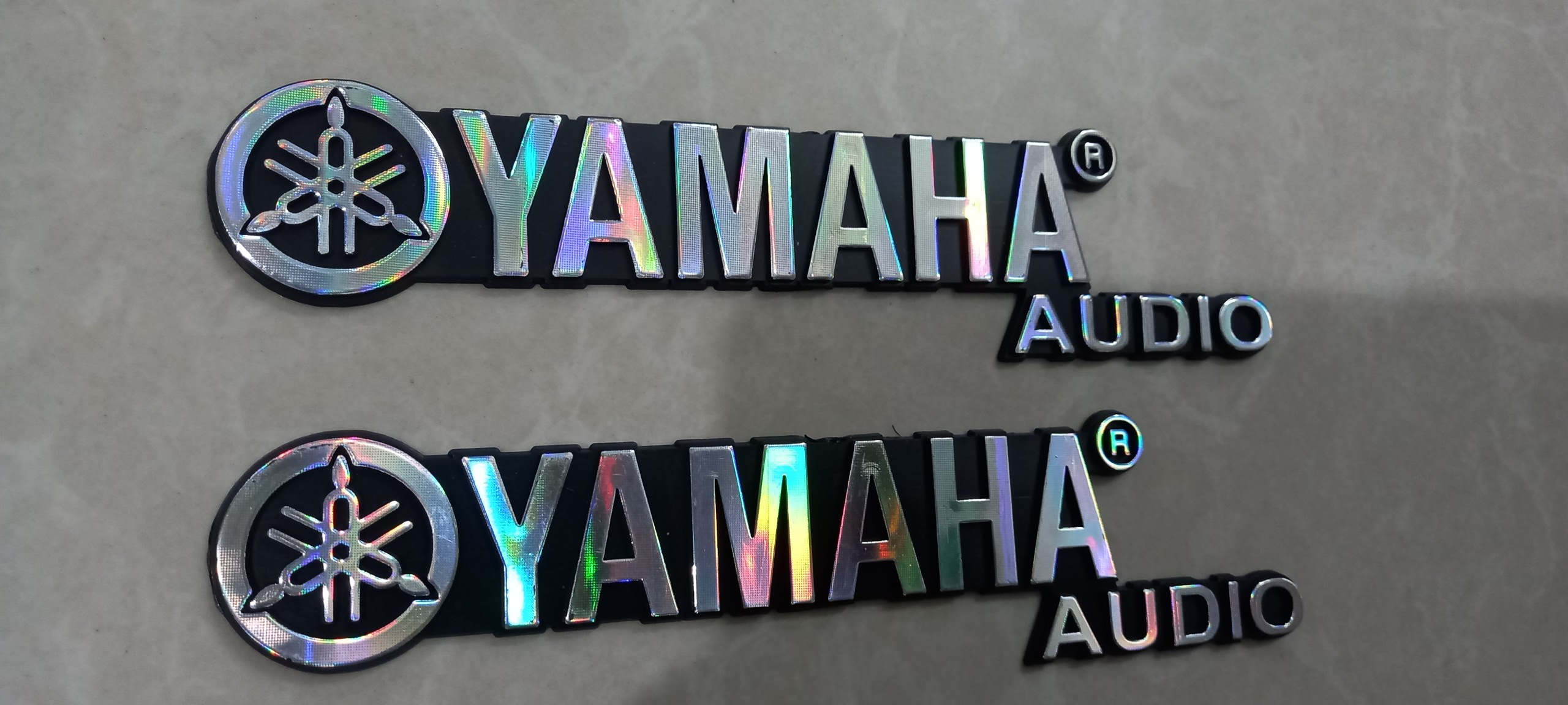 Tem Dán Thùng Loa Yamaha ( Trắng Crom 1 bộ 28k)
