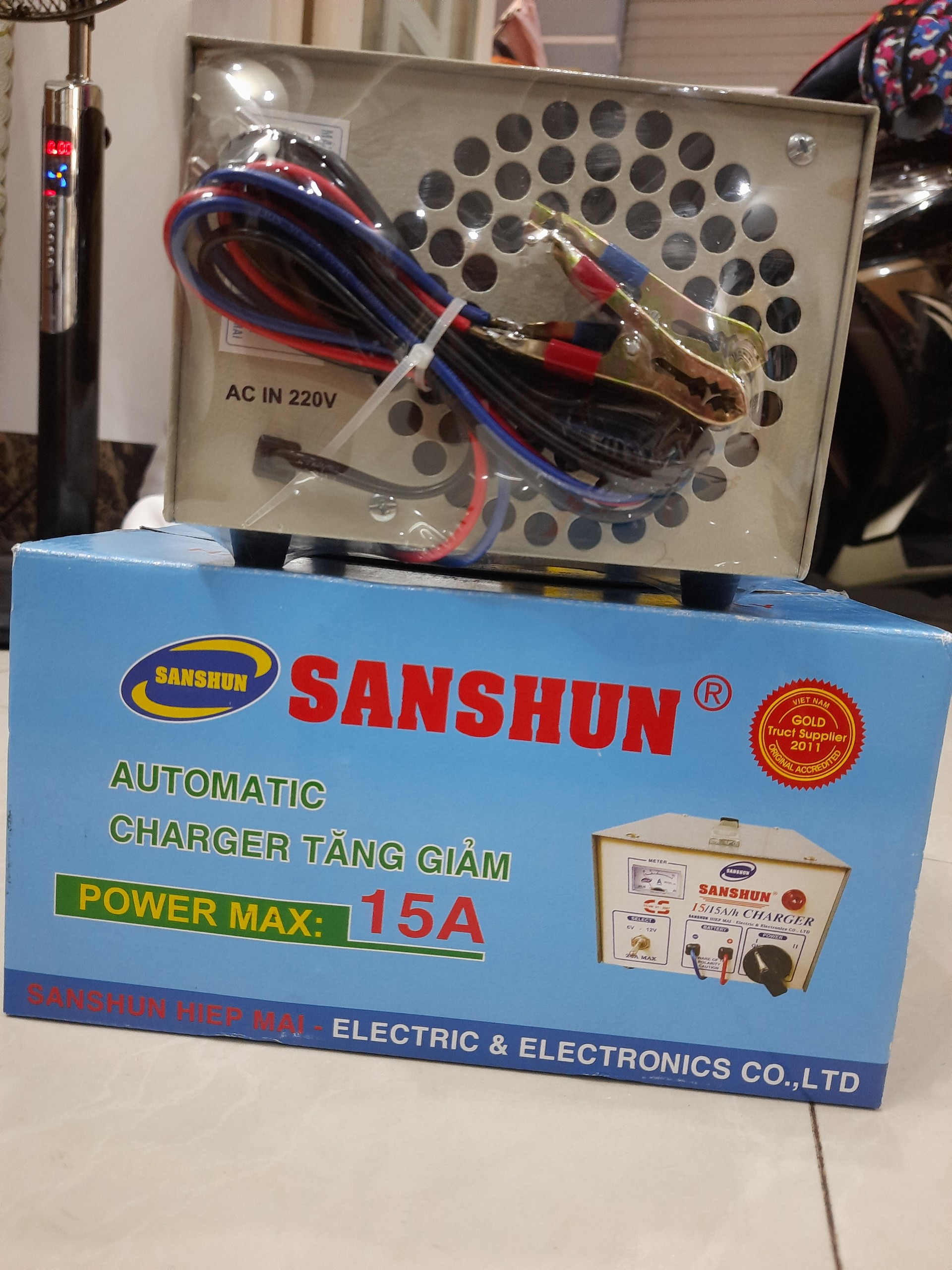 [HCM]SẠC BÌNH ẮC QUY SANSHUN 15AH ( nhà máy bỏ chế dộ 6v)
