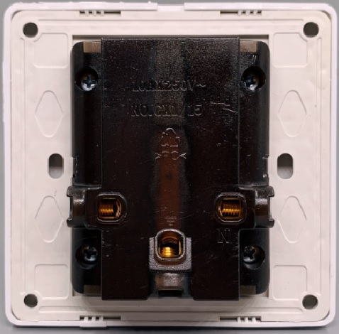 Mặt ổ cắm 6 lổ đa năng10A 250V