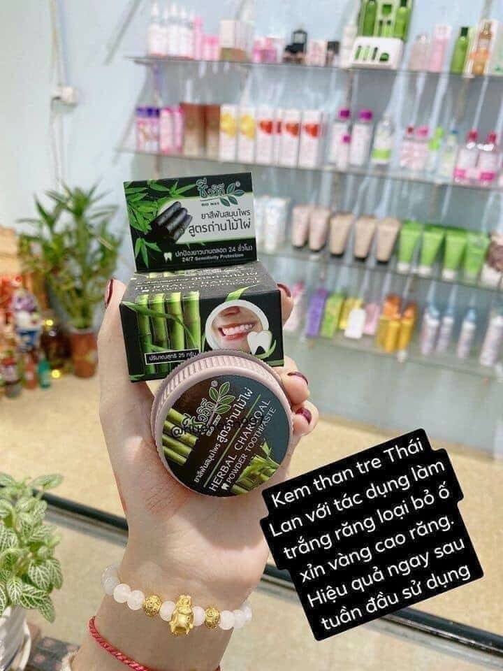 Bột tẩy trắng răng than tre HERBAL CHARCOAL Thái Lan
