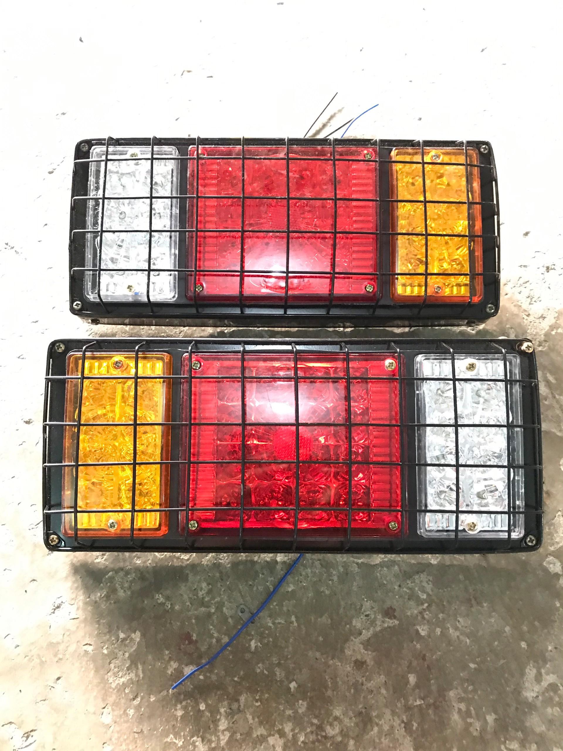 1 Cái Đèn Hậu ô tô led 3 Nắp Lệch có miếng bảo vệ 24V