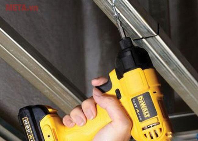 Máy bắt vít pin DCF787D2 Dewalt