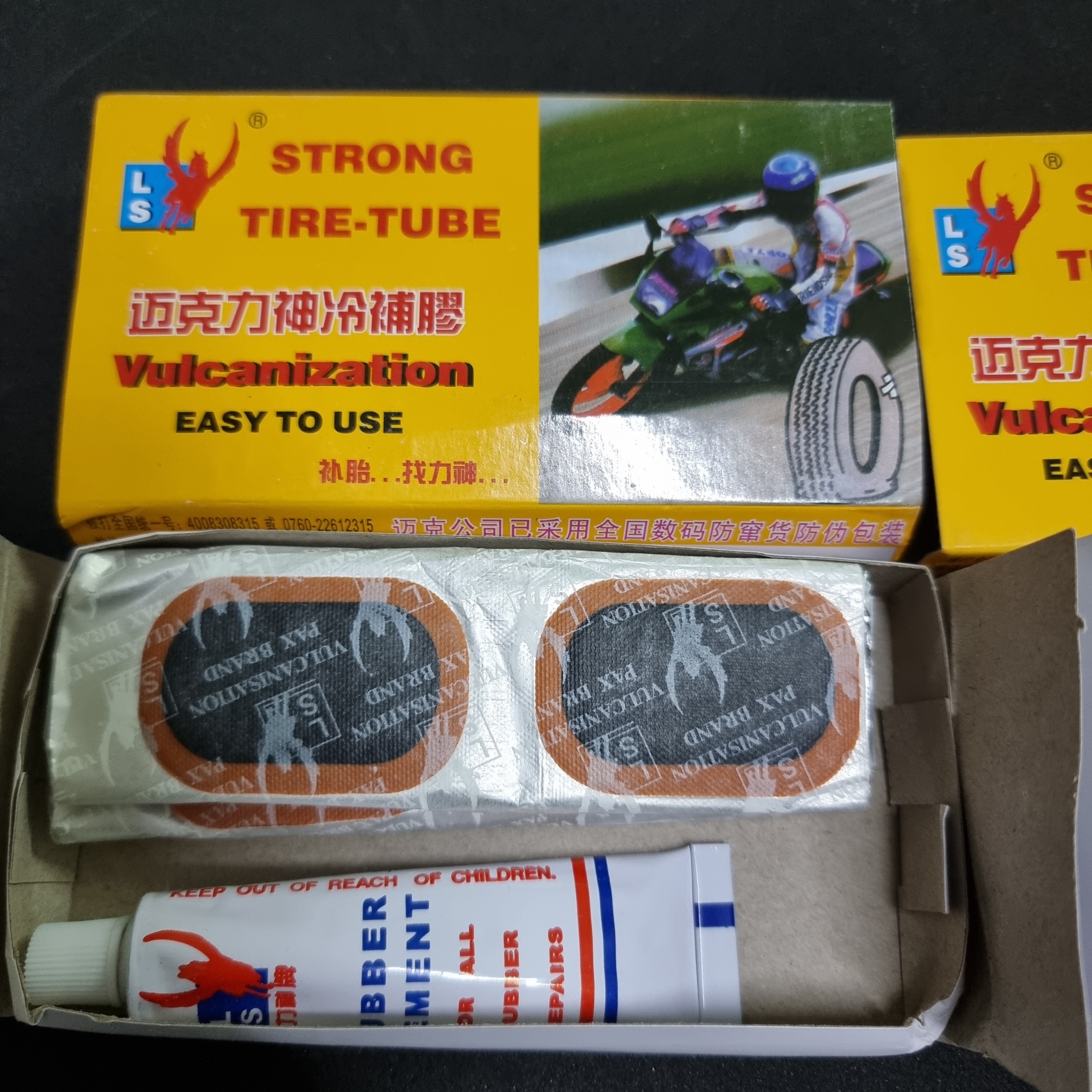 Bộ vá vỏ xe máy (keo vá, miếng dán) có ruột