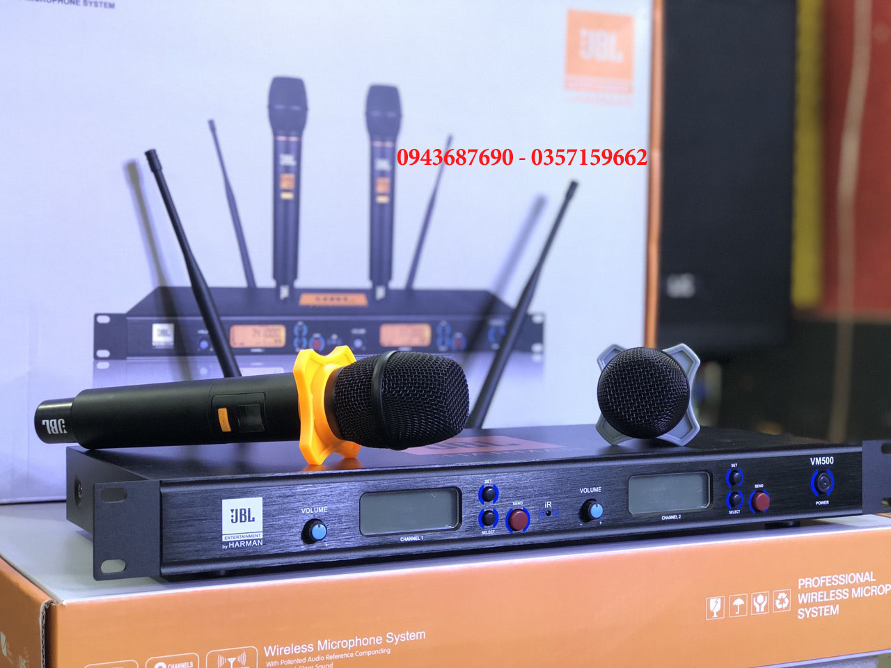 Micro Không Dây Karaoke J-B-L VM500 Bộ Đầu Thu 2 Micro Không Dây J-B-L VM500, Hát Nhẹ Chống Hú, Tiếng Trong Ấm, Được Trang Bị Tính Năng Cảm Biến Tự Ngắt , Sóng Khỏe, Sử Dụng Tốt, Bảo Hành 1 Năm.
