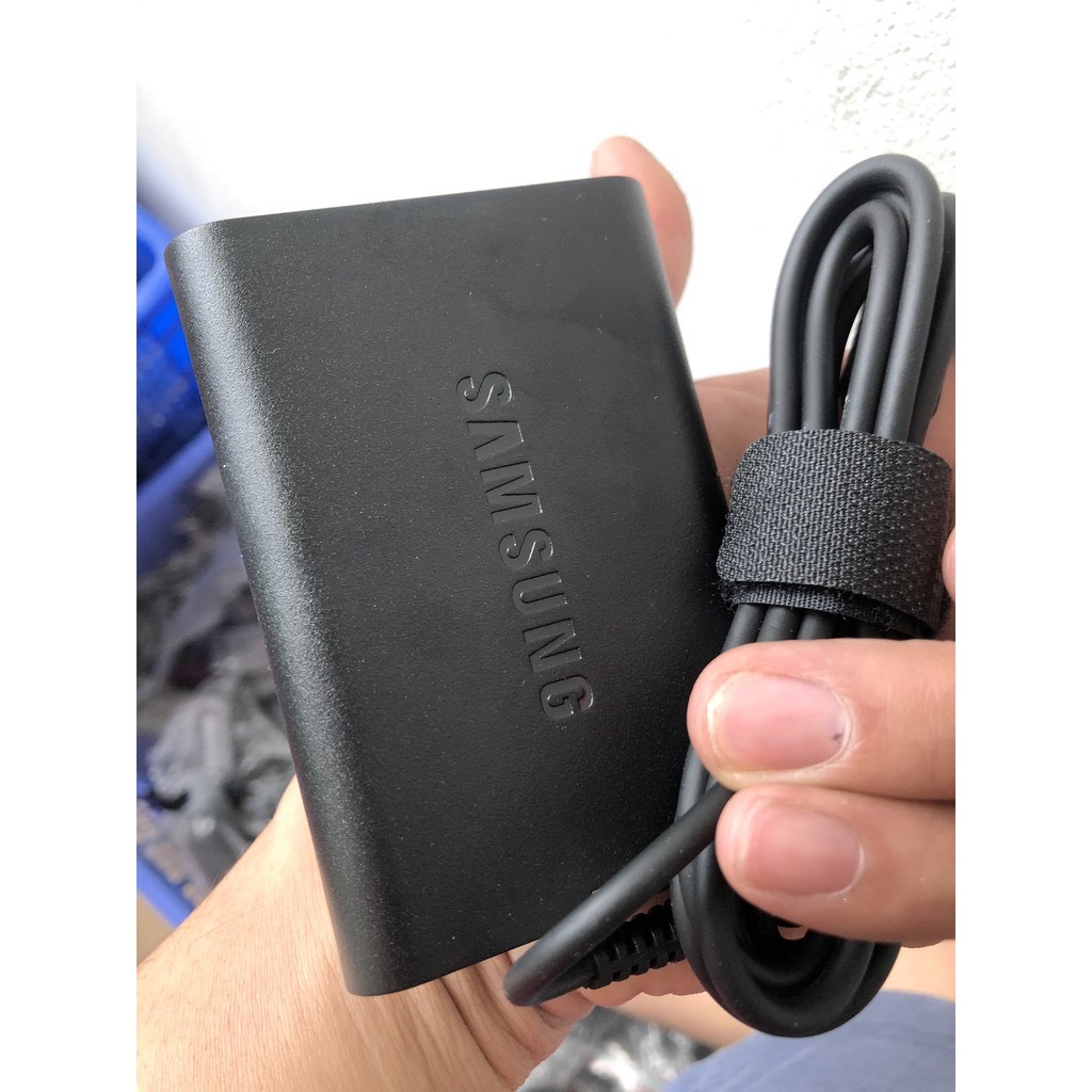 Sạc laptop samsung 19v 2.1A chân nhỏ