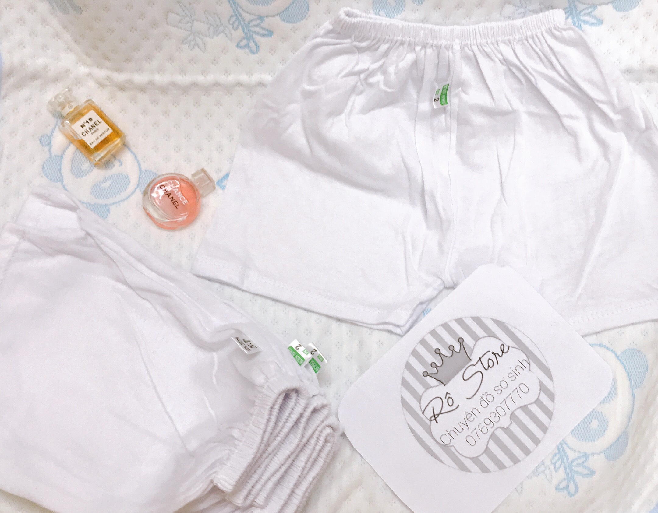 quần dài trắng Boss cho bé từ 3-15 kg