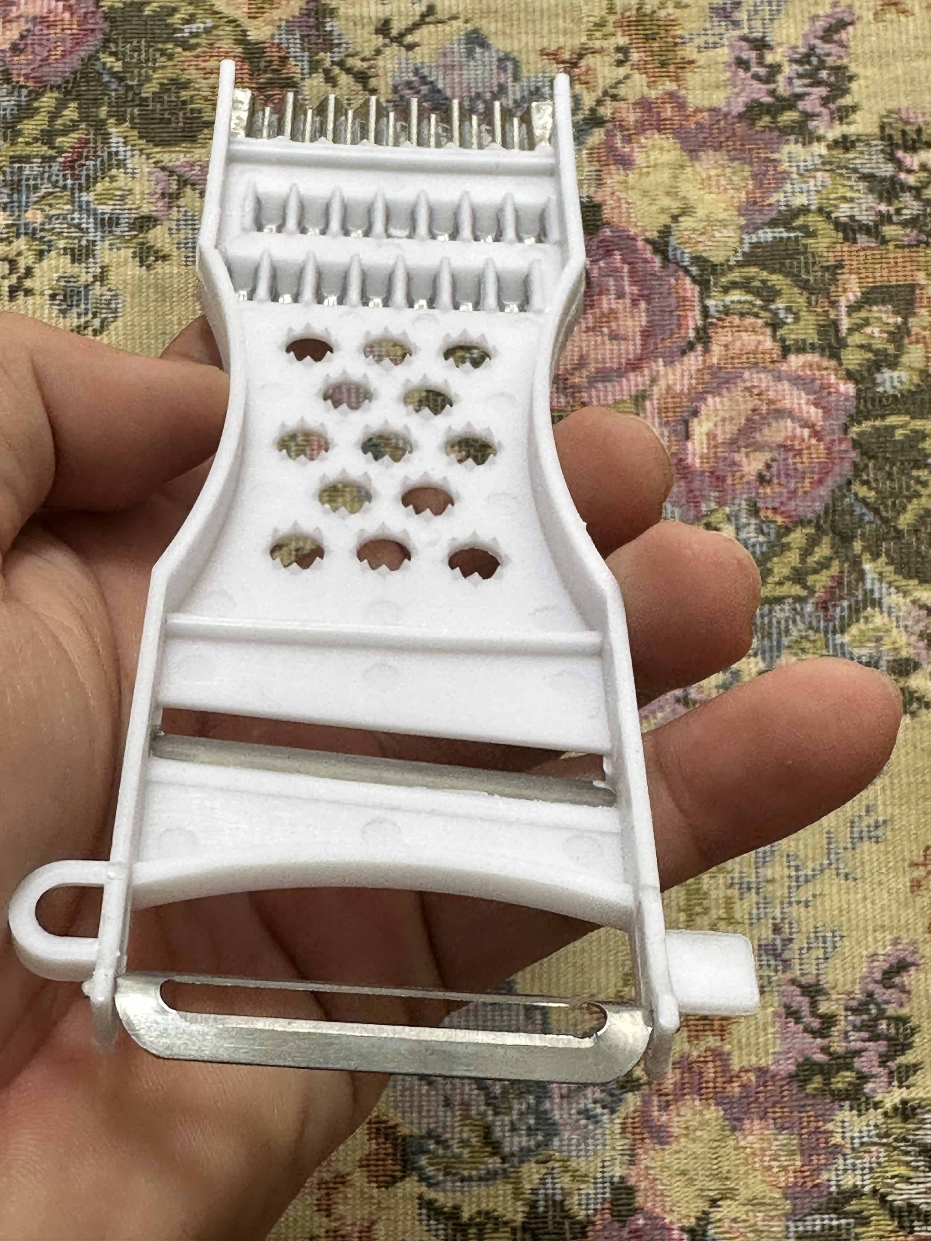 Dao nạo cắt rau củ đa năng 5 trong 1, 17x7cm, bào rau củ quả cực bền, nhỏ mà có võ, cực bền, lưỡi dao là thép không gỉ vô cùng dễ vệ sinh.